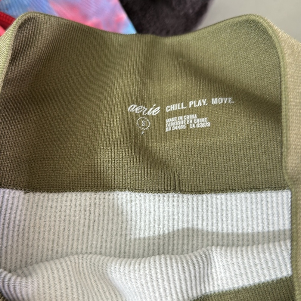 Aerie Gray and Green Color-Block Leggings - Picture 4 of 4
